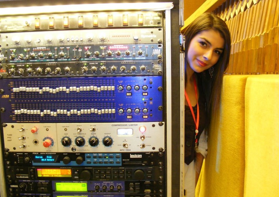 387752_310653102287219_2112585334_n